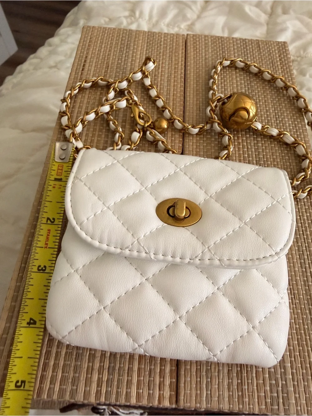 No brend compact white